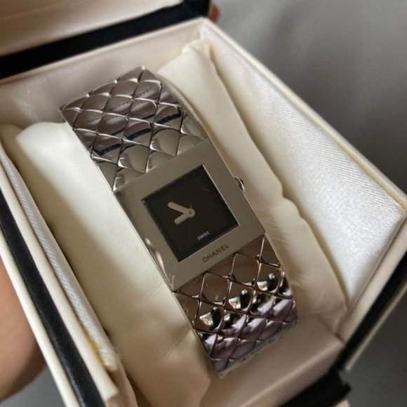 CHANEL Authentic USED WOMEN Silver H0009 Watch - Picture 5 of 14